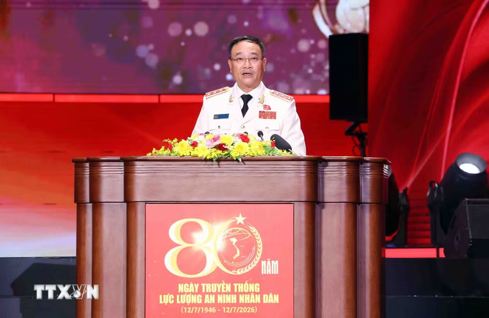 Thượng tướng Phạm Thế Tùng, Ủy viên Trung ương Đảng, Thứ trưởng Bộ Công an, Thủ trưởng Cơ quan An ninh điều tra đọc diễn văn tại Lễ kỷ niệm. (Ảnh: Phạm Kiên/TTXVN) ttxvn-tong-bi-thu-chu-tich-nuoc-to-lam-du-le-ky-niem-80-nam-ngay-truyen-thong-luc-luong-an-ninh-nhan-dan-21.jpg