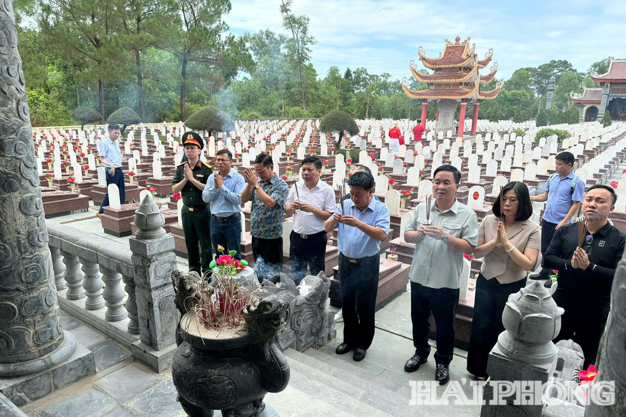 doan-vieng-nghia-trang-duong-9(2).jpg