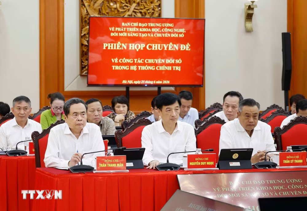 Chủ tịch Quốc hội Trần Thanh Mẫn và các đại biểu tham dự Phiên họp chuyên đề về công tác chuyển đổi số trong hệ thống chính trị. (Ảnh: Thống Nhất/TTXVN) ttxvn-chuyen-doi-so-trong-he-thong-chinh-tri-2.jpg