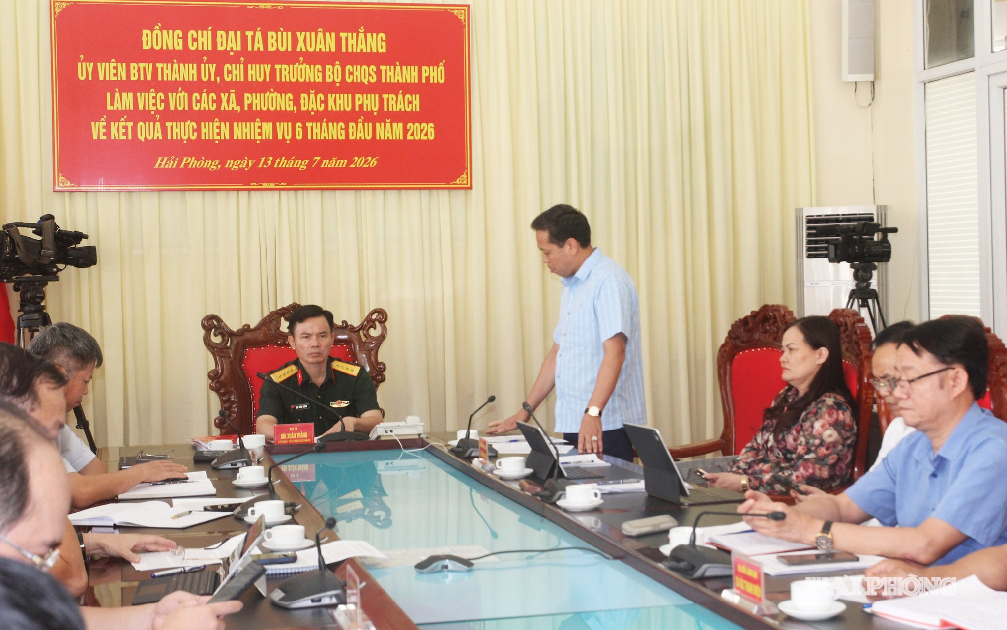 lam-viec.jpg