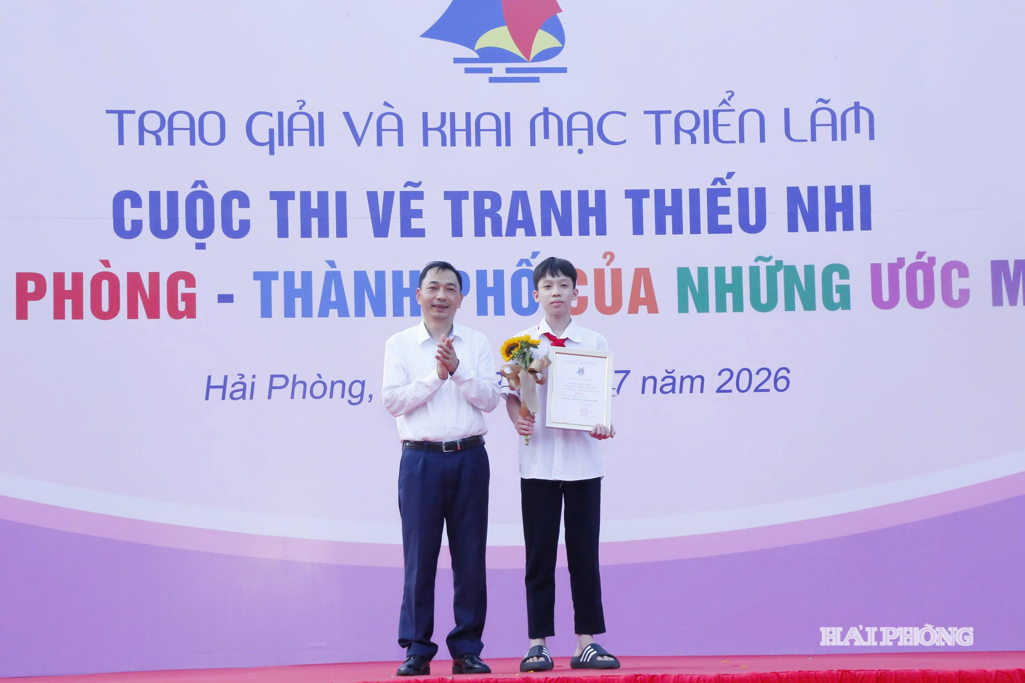 nhat.jpg