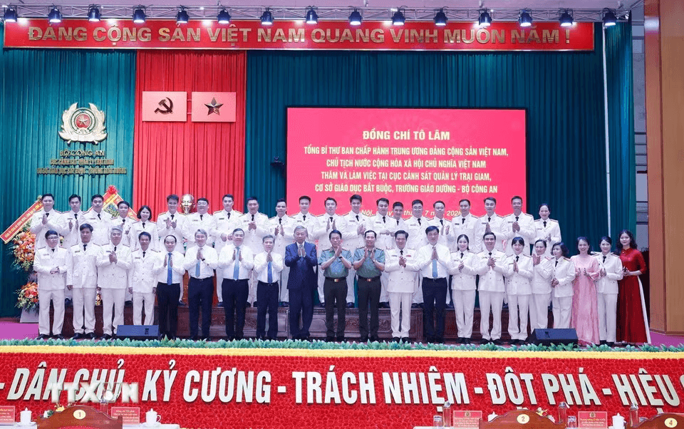 Tổng Bí thư, Chủ tịch nước Tô Lâm và các đại biểu. Ảnh: TTXVN