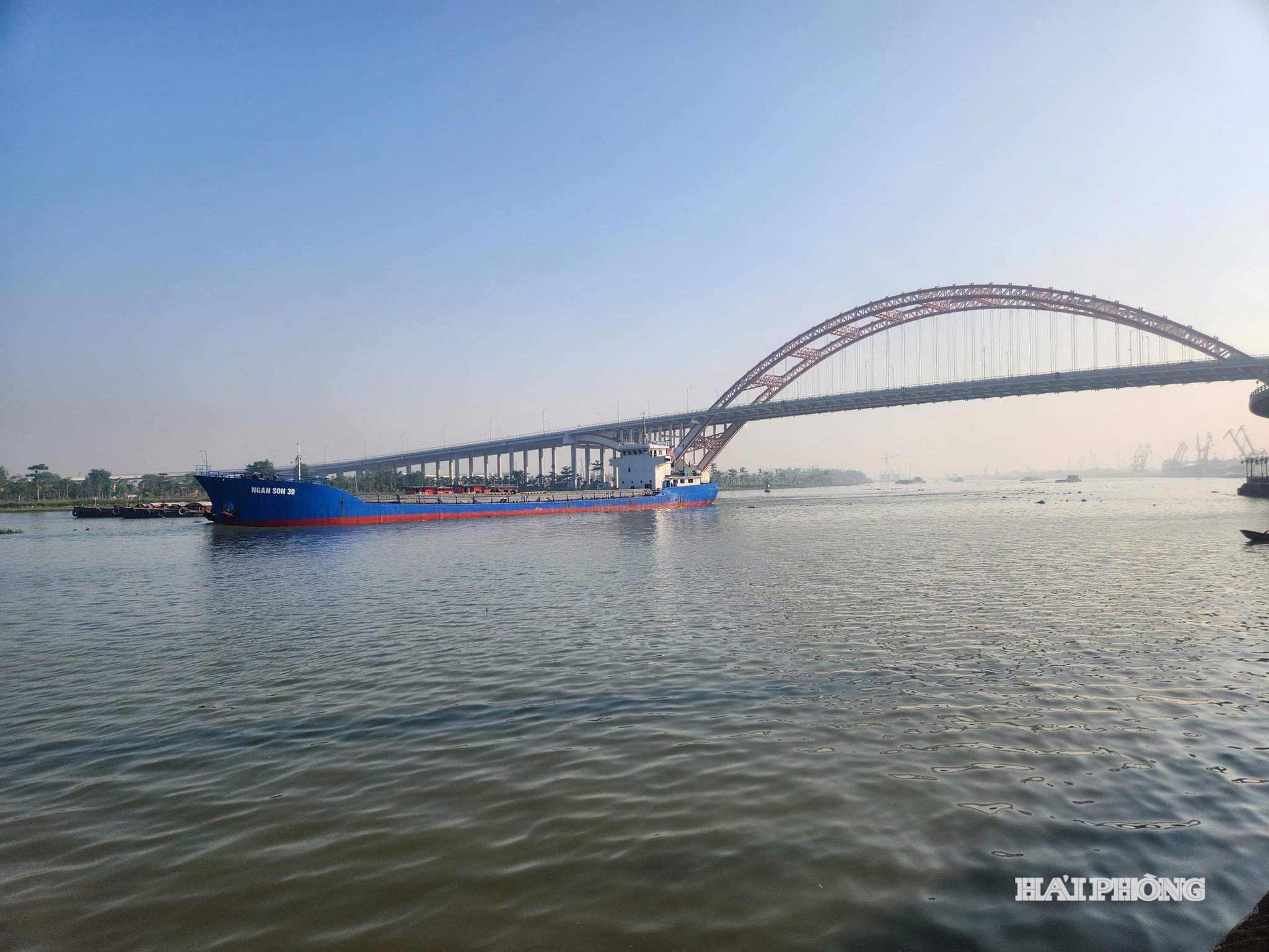 van-tai-thuy-1.jpg
