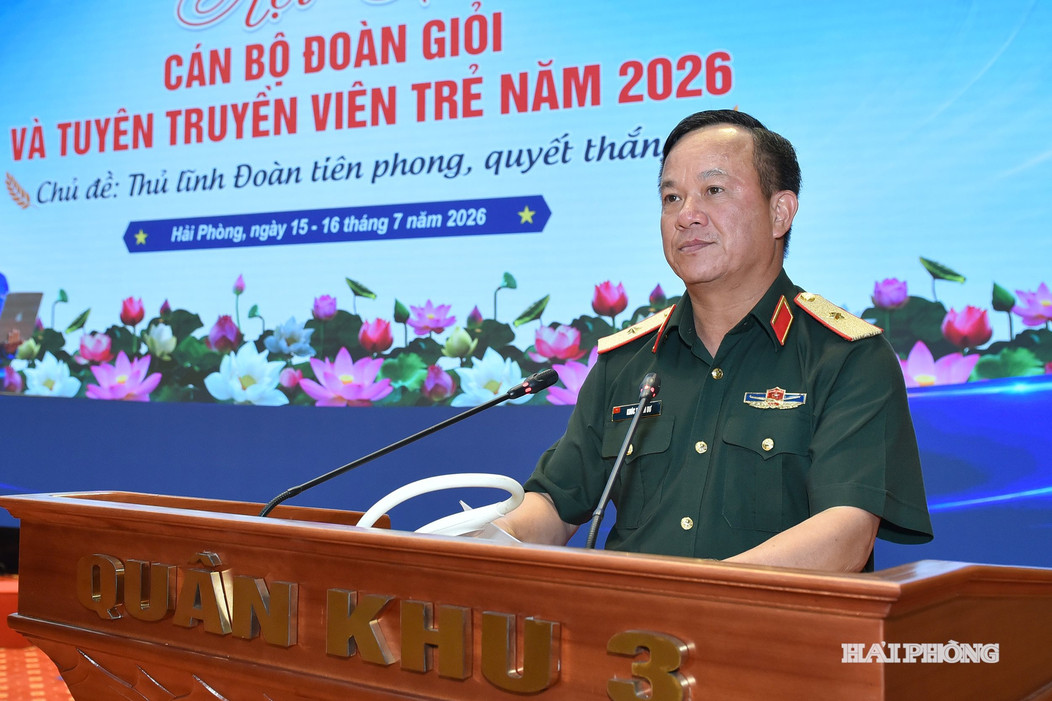 Thiếu tướng Khúc Thành Dư, Phó Chính ủy Quân khu 3 phát biểu khai mạc hội thi.