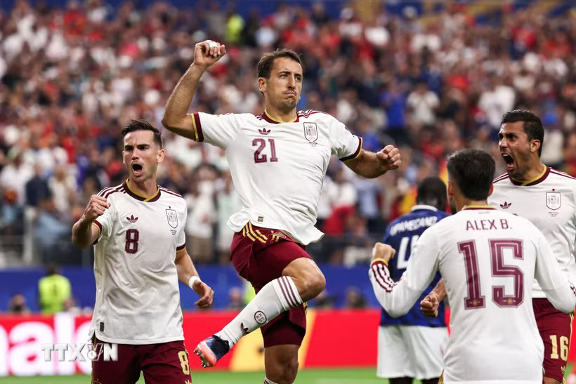 Mikel Oyarzabal tiếp tục ghi bàn đưa Tây Ban Nha vào chung kết World Cup 2026. (Ảnh: AFP/TTXVN)