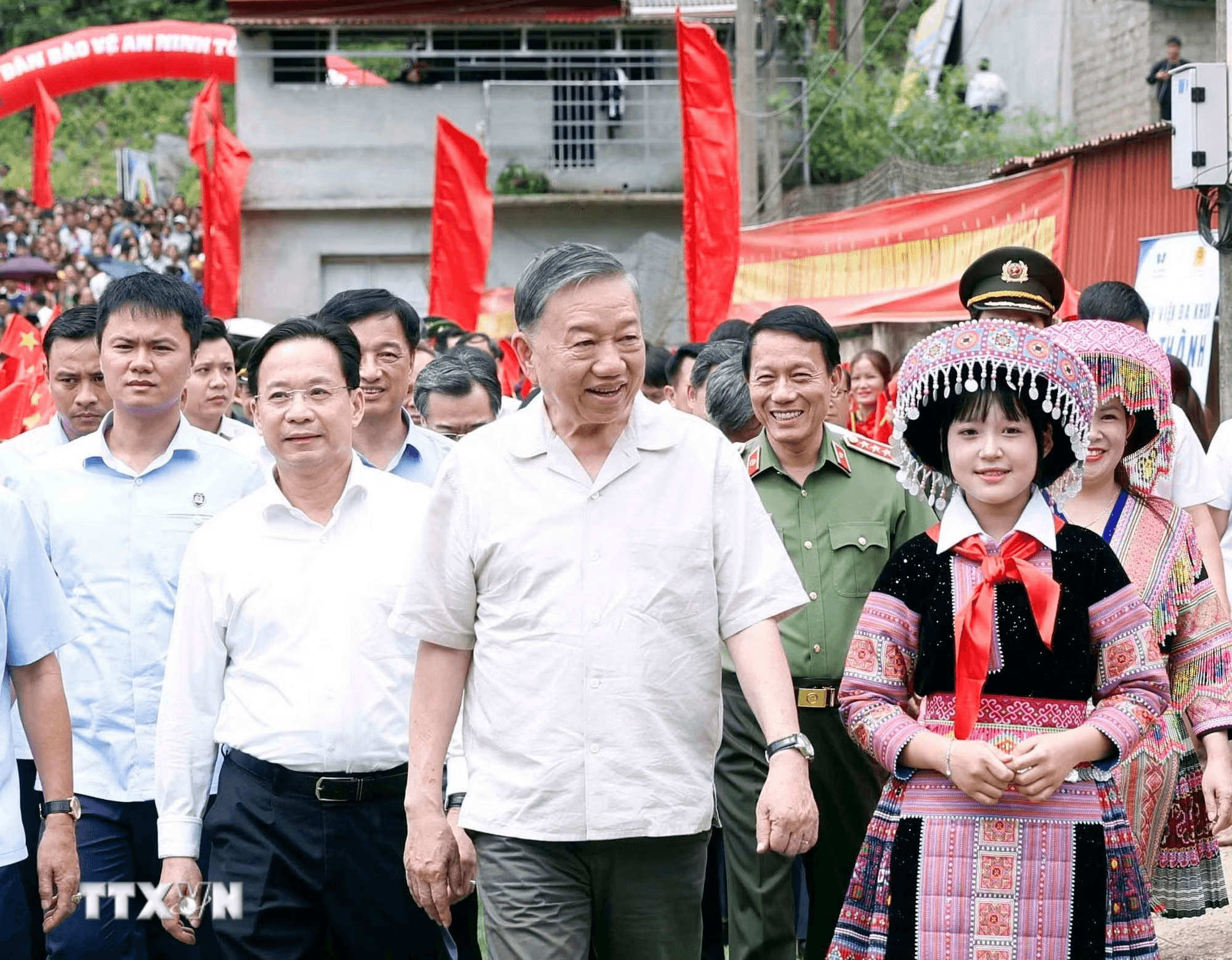 tong-bi-thu-tham-son-la-01.png