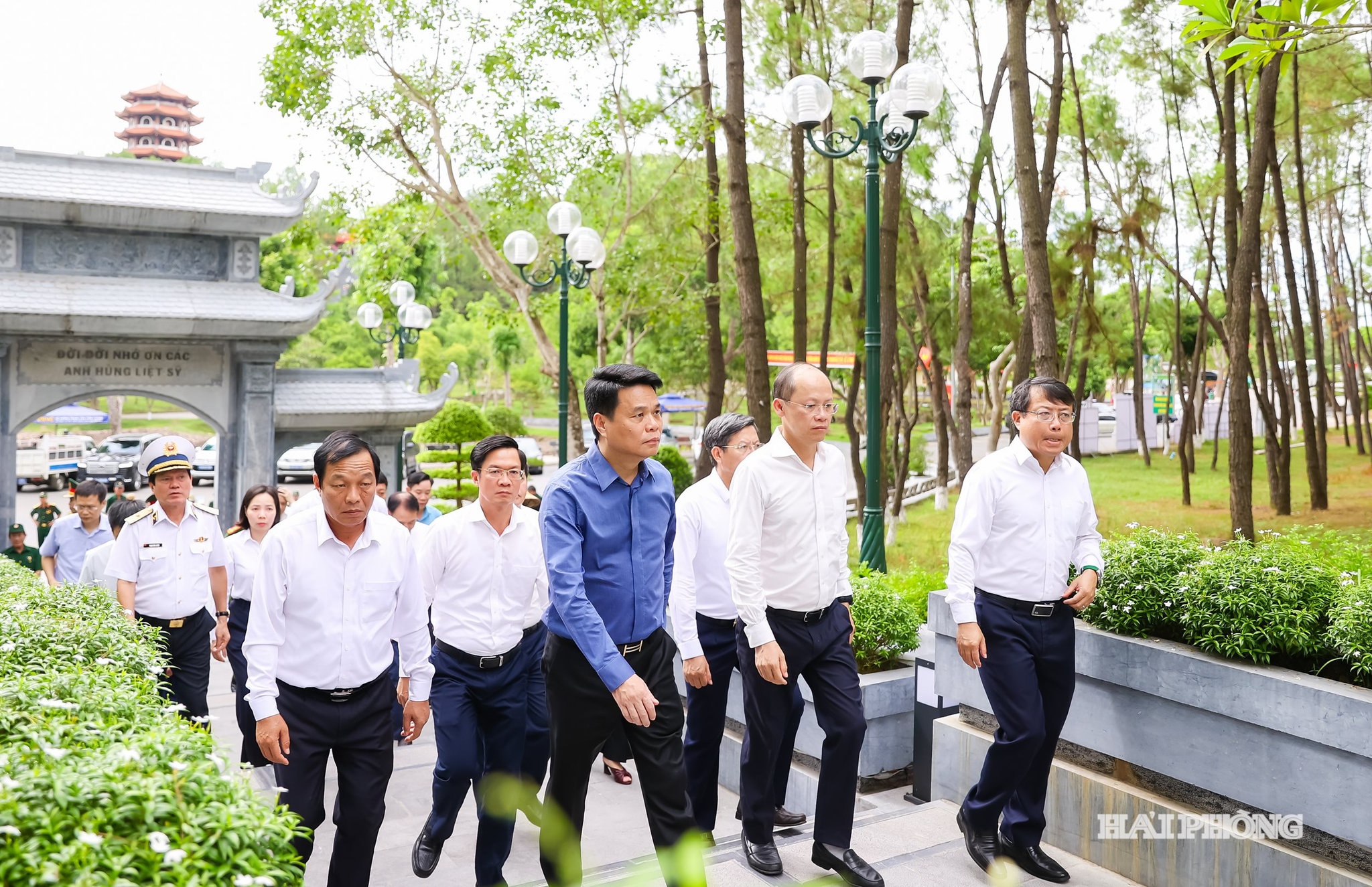 Đoàn đại biểu thành phố dâng hương, dâng hoa tại Khu di tích Quốc gia đặc biệt Ngã ba Đồng Lộc
