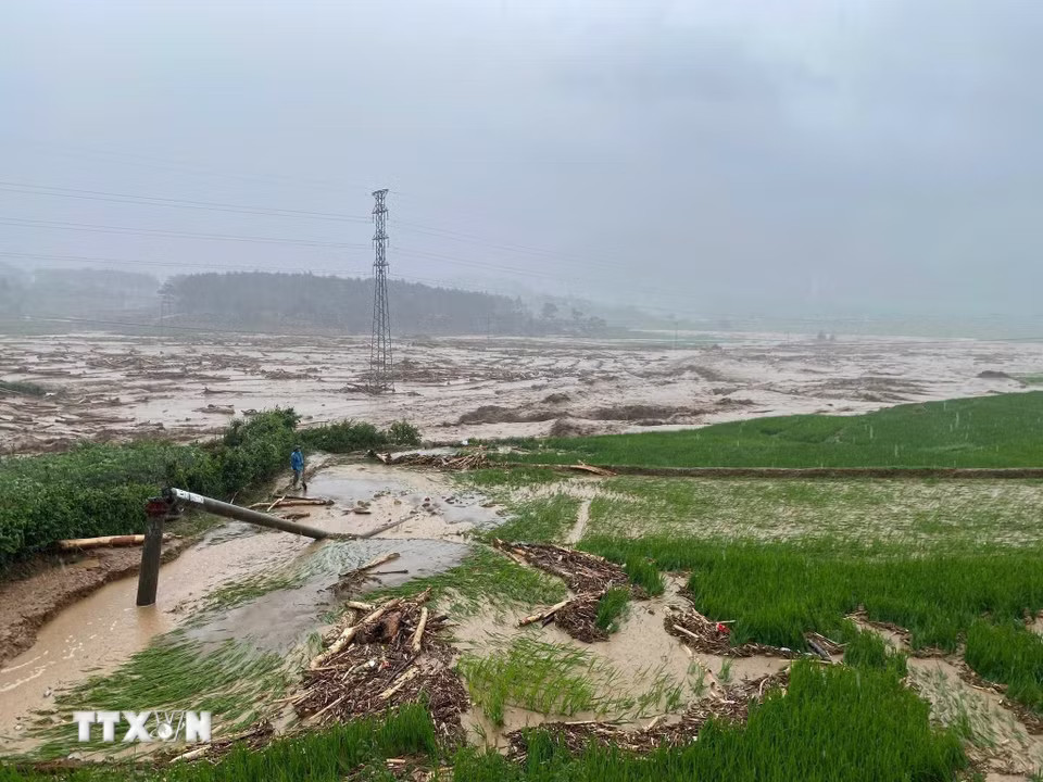 Nhiều hệ thống thông tin viễn thông, điện lực tại xã Mường Than (Lai Châu) mất tín hiệu. (Ảnh: TTXVN phát)
