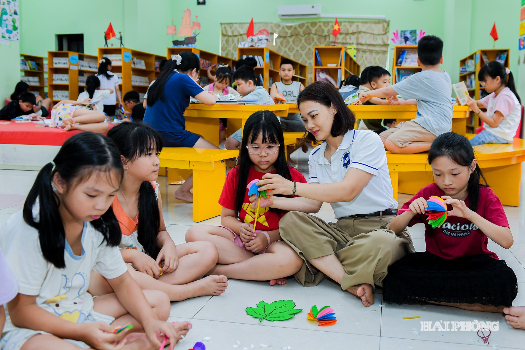 Các em trải nghiệm Em làm thủ thư hoặc làm đồ handmade.