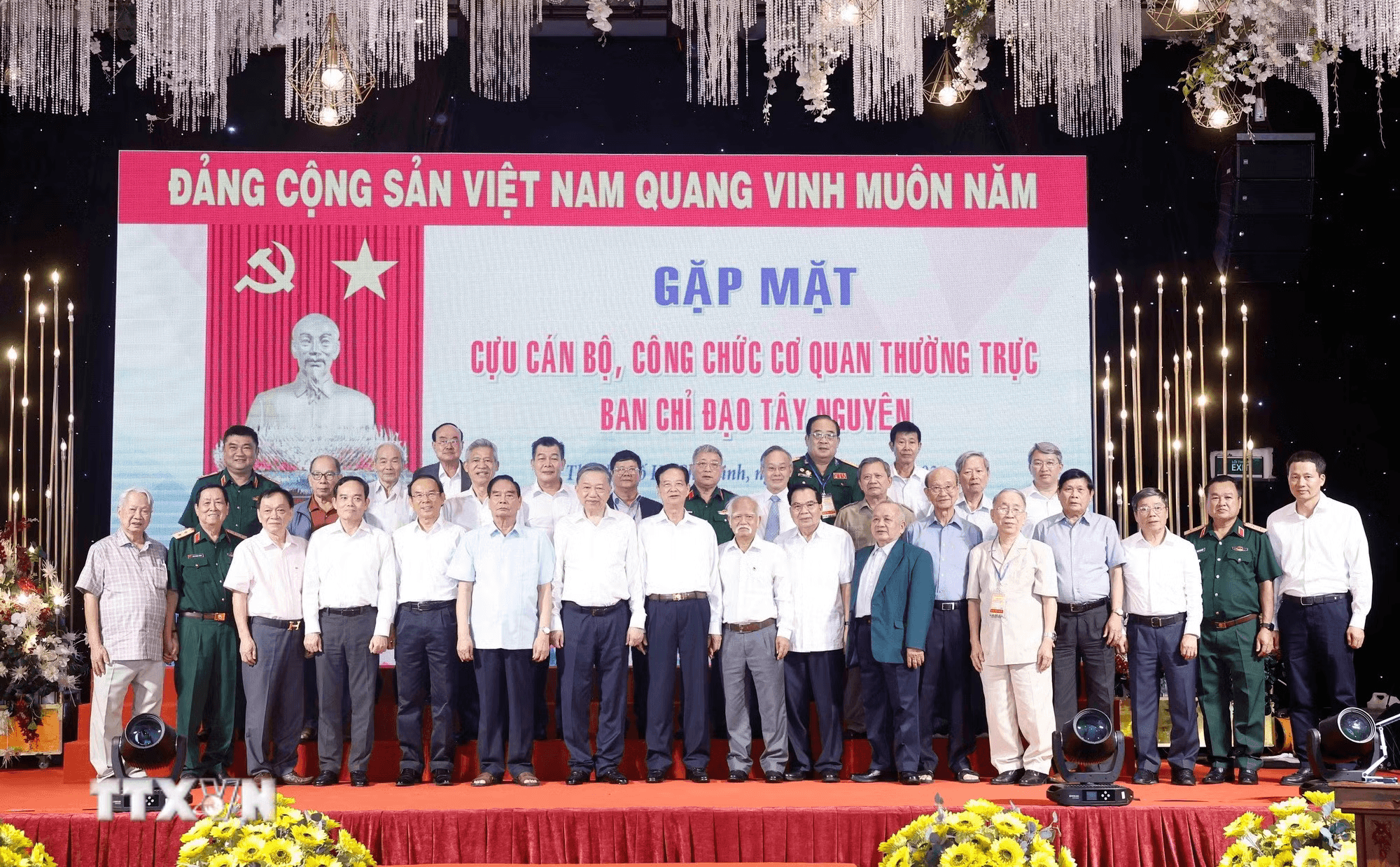 tong-bi-thu-gap-mat-171.png