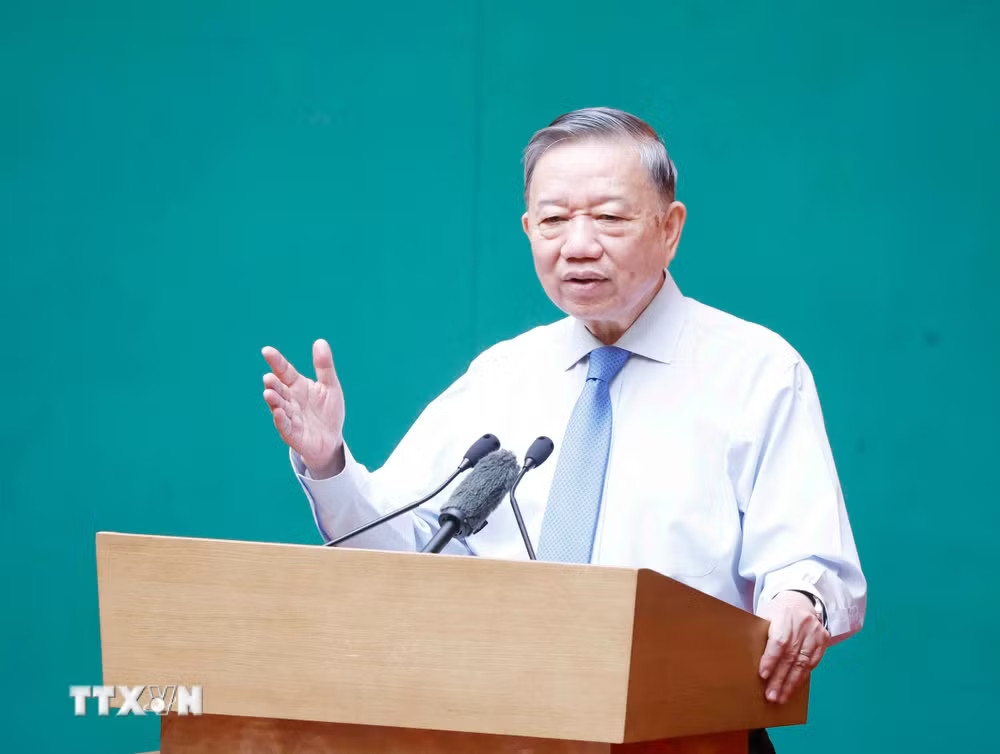 Tổng Bí thư, Chủ tịch nước Tô Lâm phát biểu. (Ảnh: Thống Nhất/TTXVN) ttxvn-tong-bi-thu-chu-tich-nuoc-du-gap-mat-ky-niem-64-nam-ngay-truyen-thong-luc-luong-canh-sat-7.jpg
