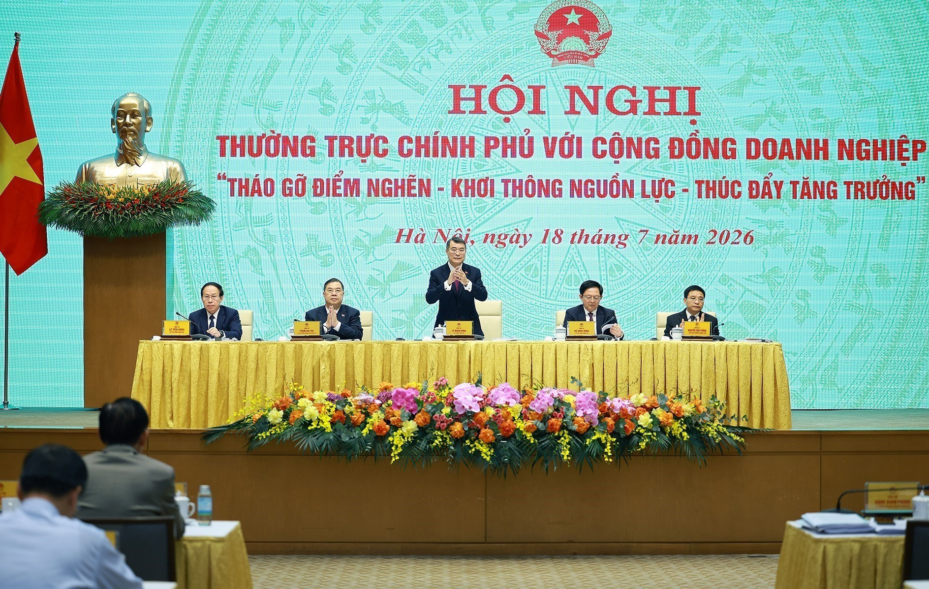 vnapotalthutuongchutrihoinghithuongtrucchinhphuvoicongdongdoanhnghiep8895608-17843437251761868137144.jpg