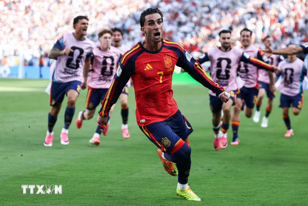 Torres tỏa sáng đưa Tây Ban Nha lên ngôi vô địch World Cup 2026. (Ảnh: AFP/TTXVN) ttxvn-tay-ban-nha-vs-argentina-chung-ket-world-cup-2026-13.jpg