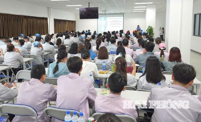 Liên đoàn Lao động thành phố tuyên truyền an toàn vệ sinh lao động cho gần 300 công nhân Công ty TNHH Pegatron Việt Nam.