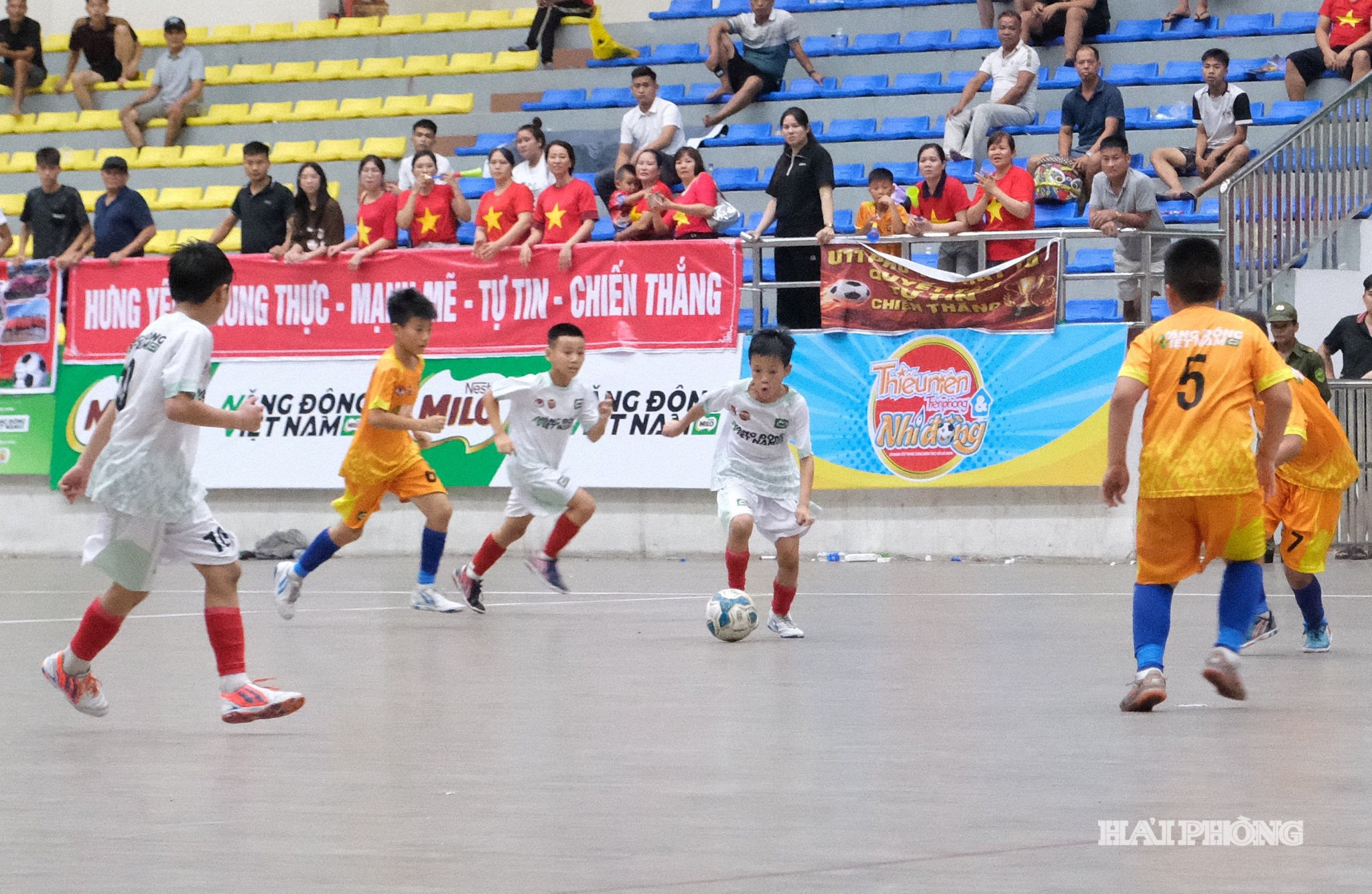 bong-da-u11.jpg