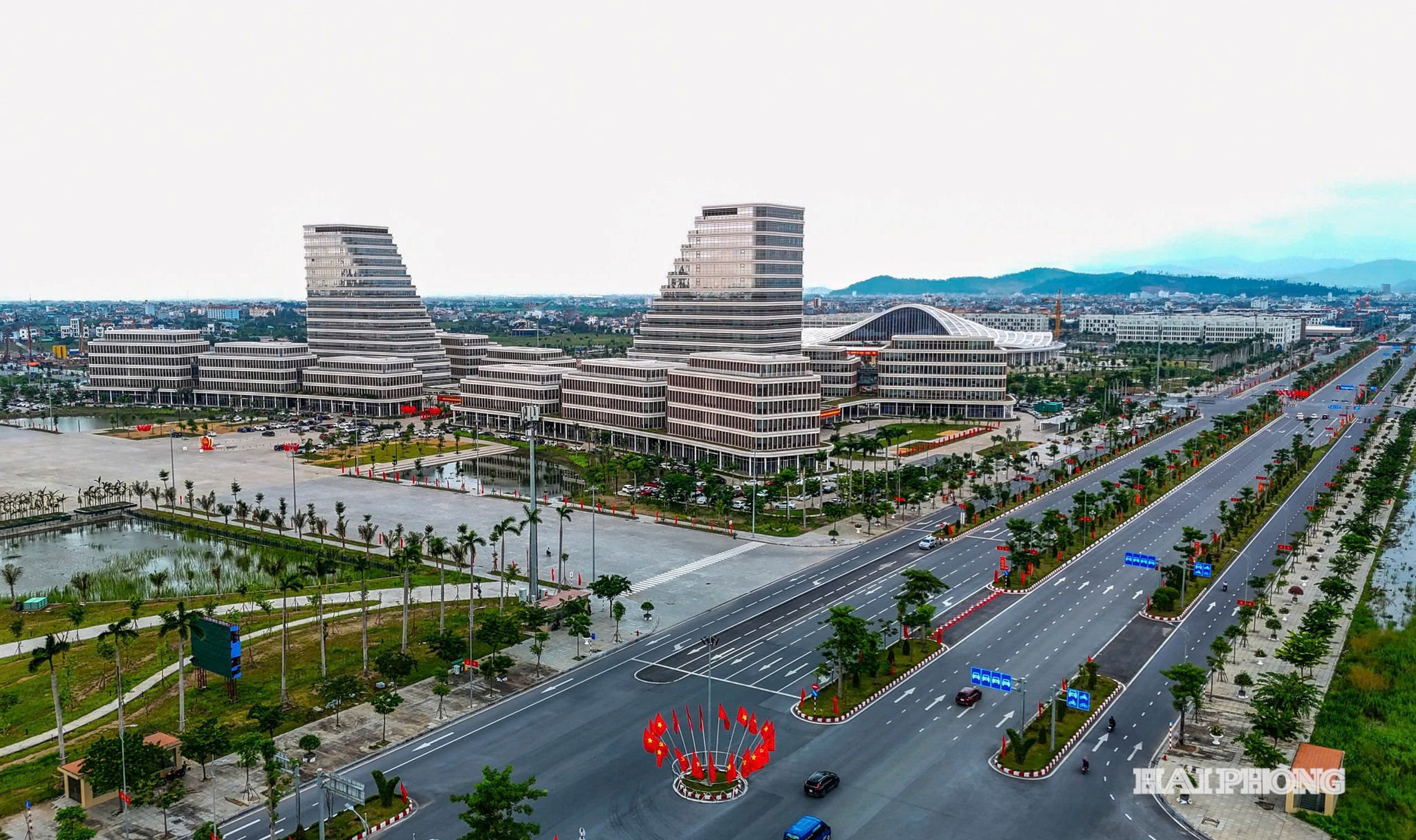 HĐND thành phố sẽ xem xét, quyết định nhiều nghị quyết quan trọng, tạo động lực để phát triển thành phố. Ảnh: MINH HÀ