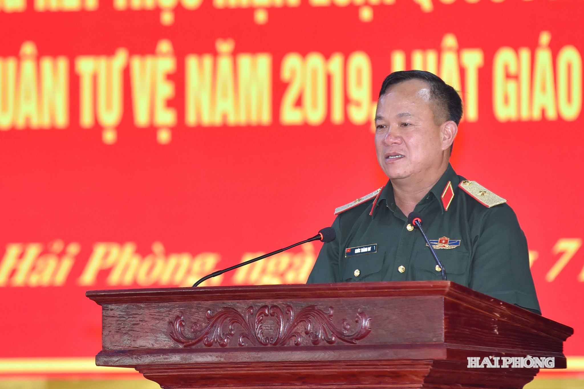 Thiếu tướng Khúc Thành Dư, Phó Chính ủy Quân khu 3 phát biểu tại hội nghị.