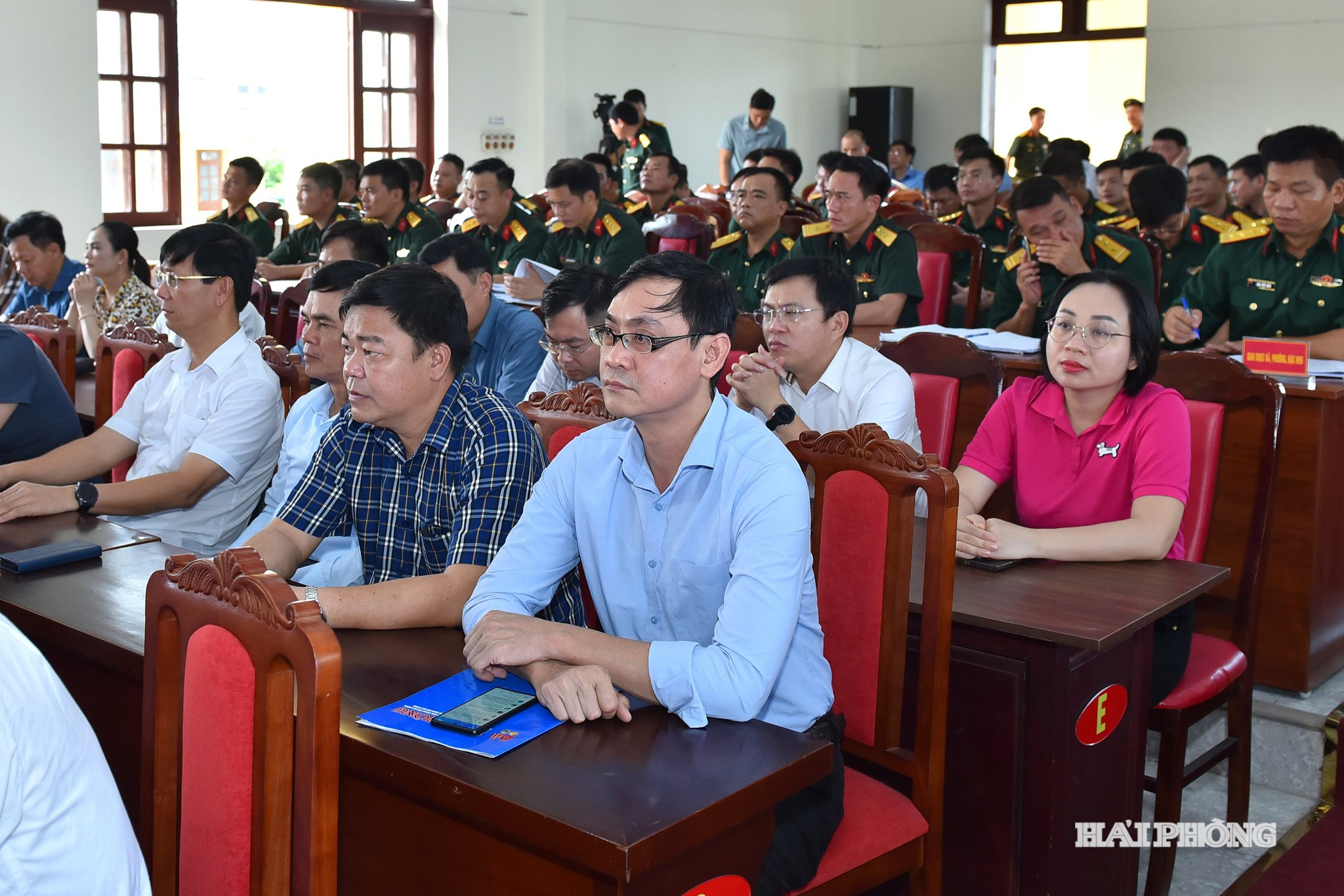 Các đại biểu dự hội nghị.