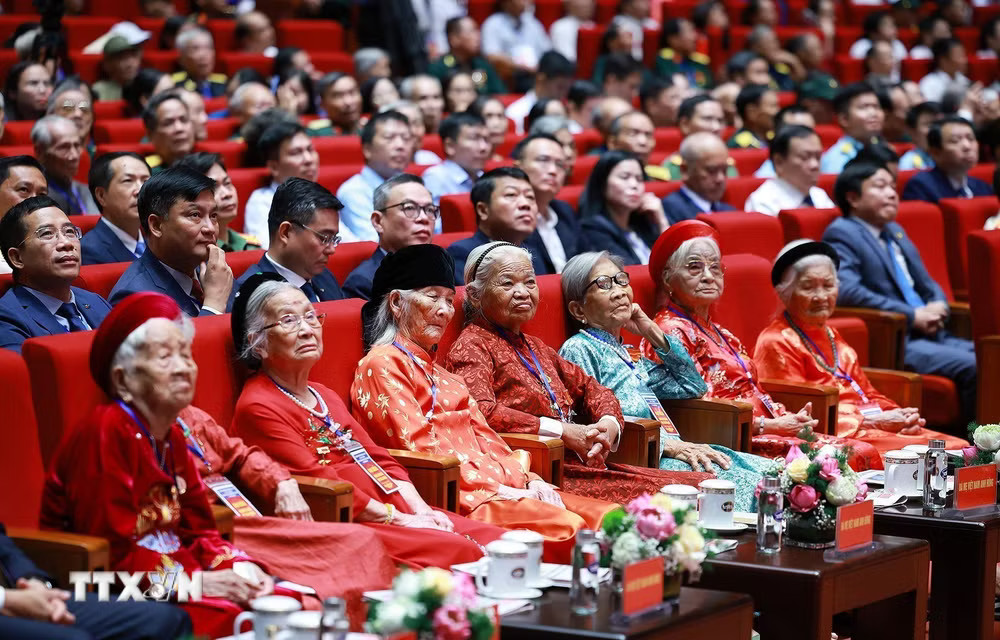 ttxvn-thu-tuong-du-hoi-nghi-tri-an-nguoi-co-cong-voi-cach-mang-toan-quoc-nam-2026-8.jpg