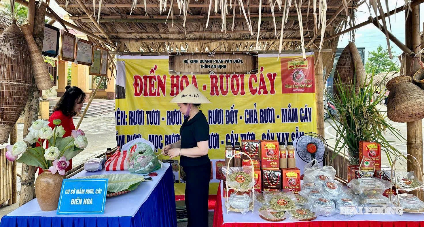 Các hộ kinh doanh, cơ sở sản xuất trưng bày, giới thiệu sản phẩm tới người tiêu dùng.