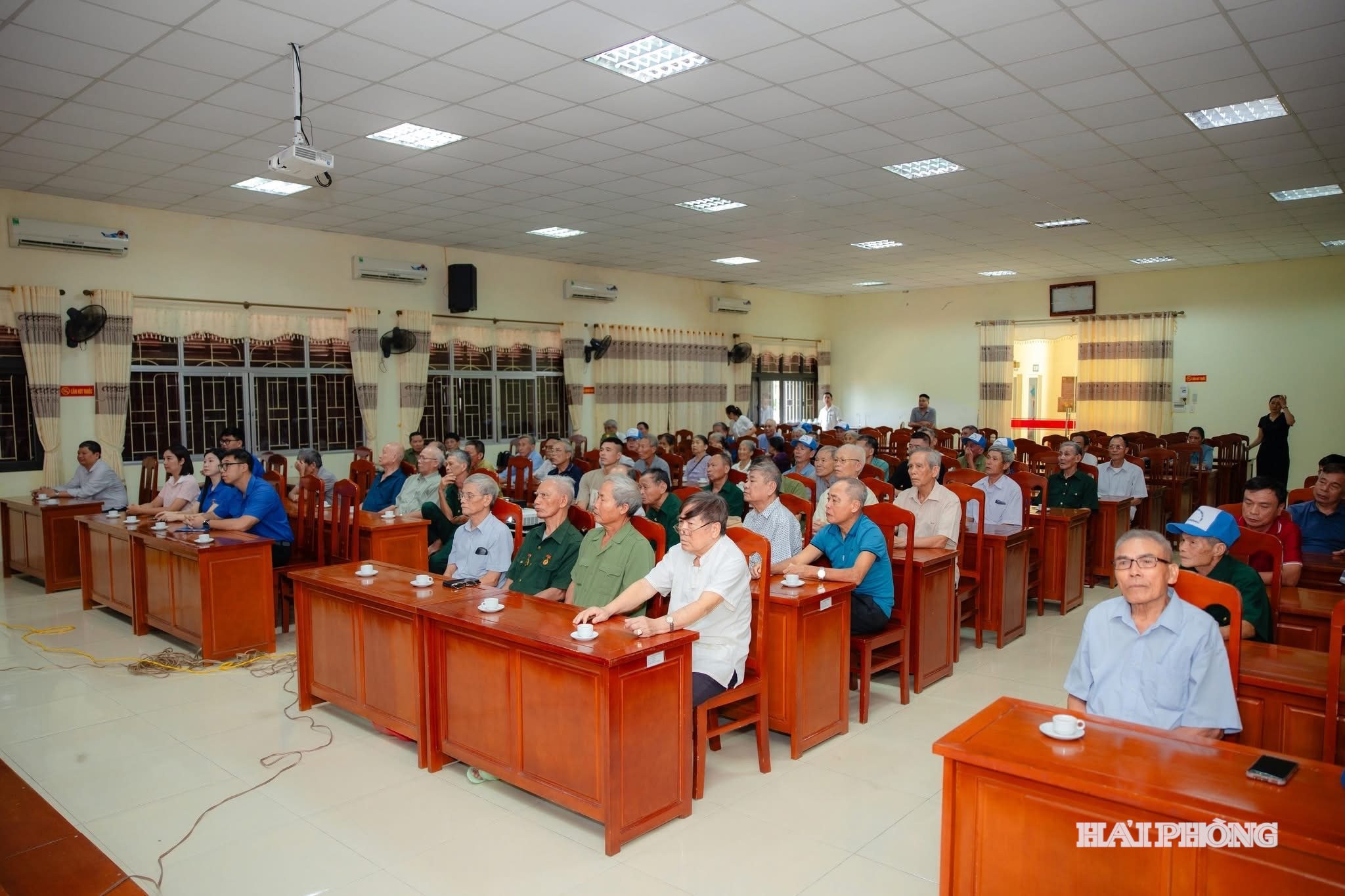 tuoi-tre-den-on-dap-nghia9.jpg