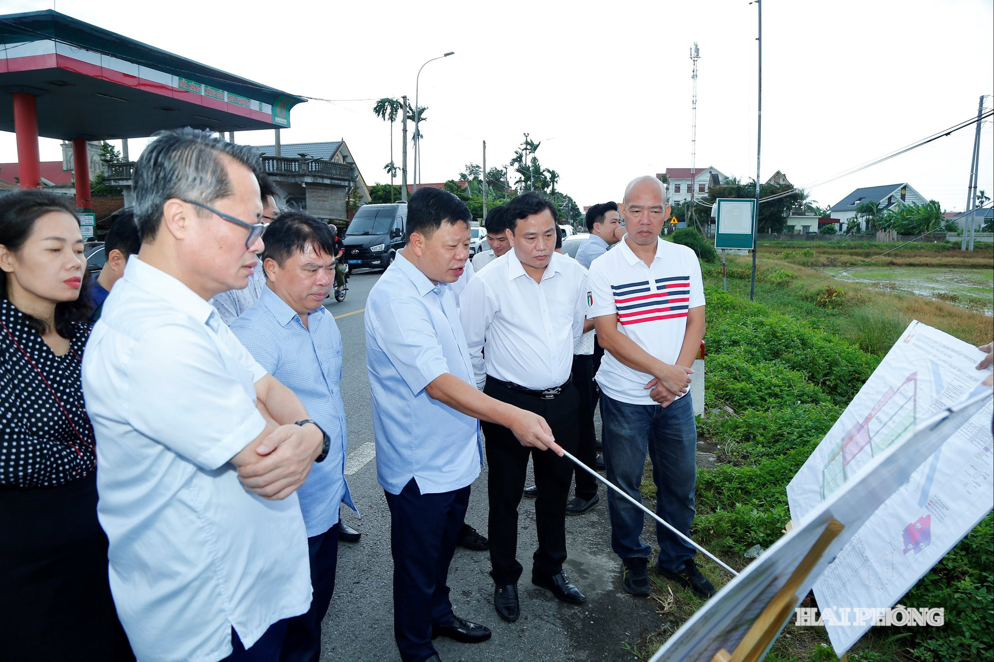 Đồng chí Lê Trung Kiên, Phó chủ tịch UBND thành phố kiểm tra công tác triển khai thực hiện Dự án Khu công nghiệp Trấn Dương (xã Nguyễn Bỉnh Khiêm).