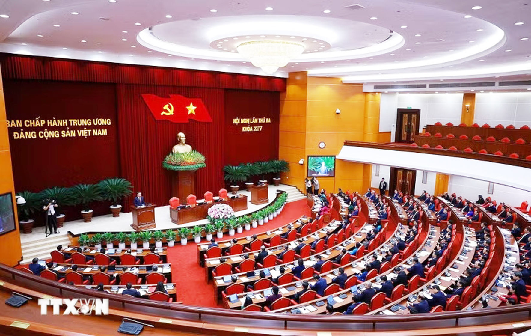 hoi-nghi-trung-uong-1.jpg
