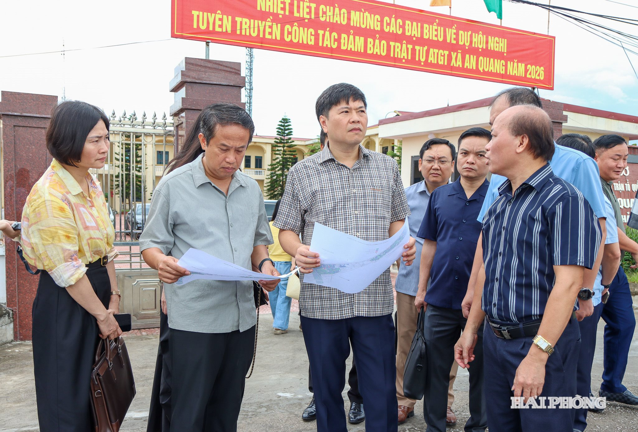 Đồng chí Hoàng MInh Cường, Phó Churtichj UBND thành phố kiểm tra dự án đầu tư xây dựng và kinh doanh kết cấu hạ tầng Cụm công nghiệp Cửa Hoạt – Quán Thắng tại xã An Quang