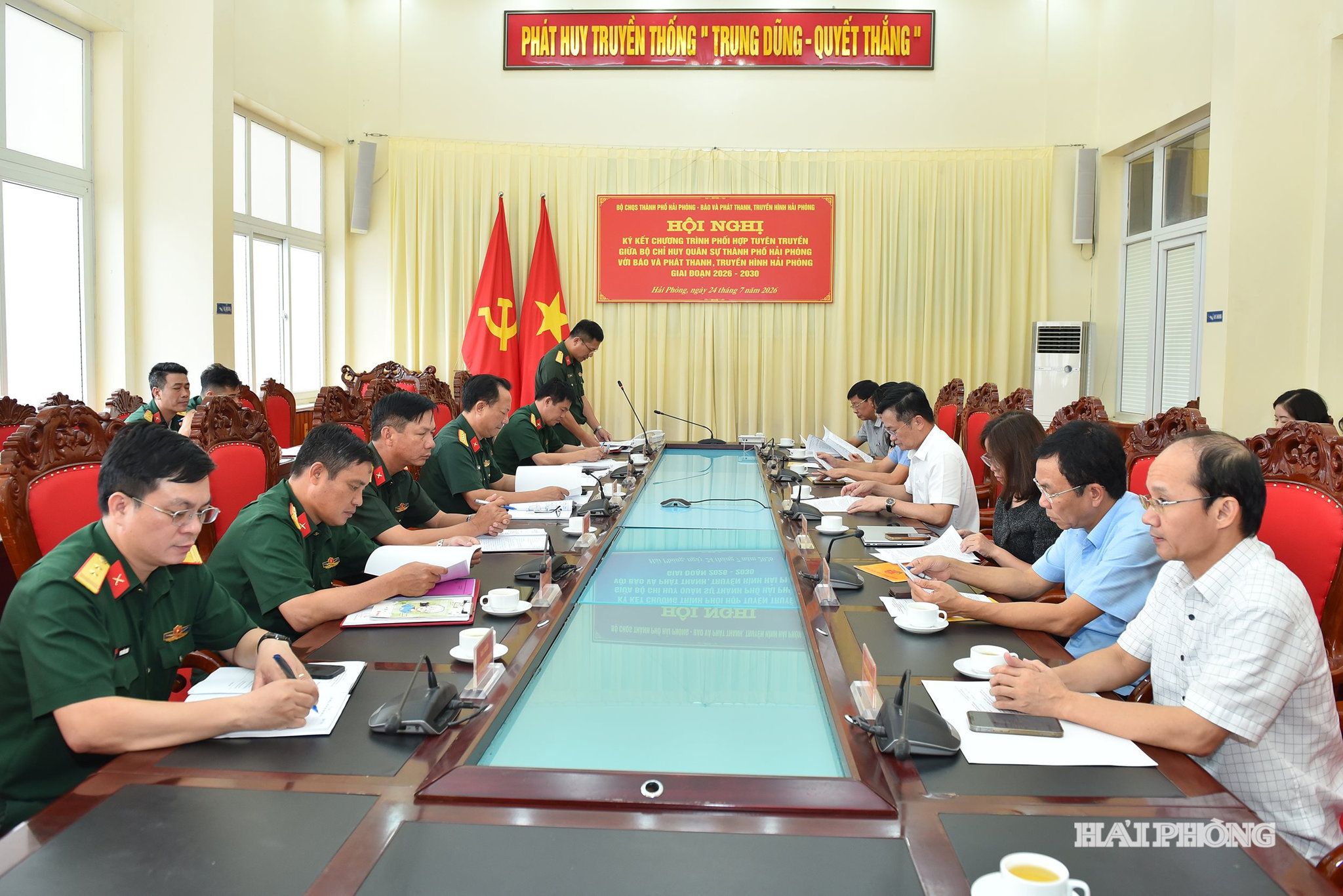 Các đại biểu dự chương trình.