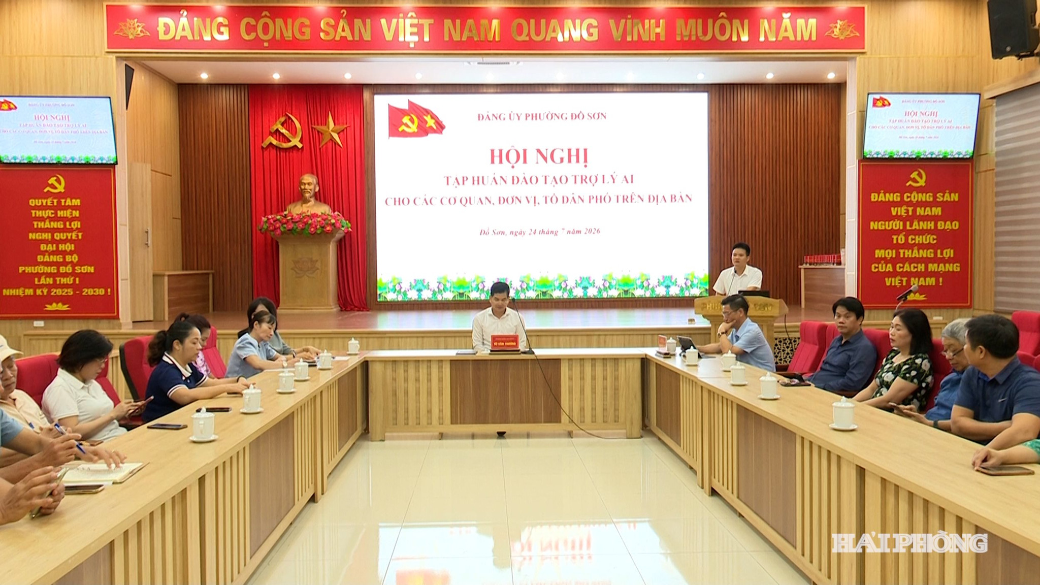 Toàn cảnh