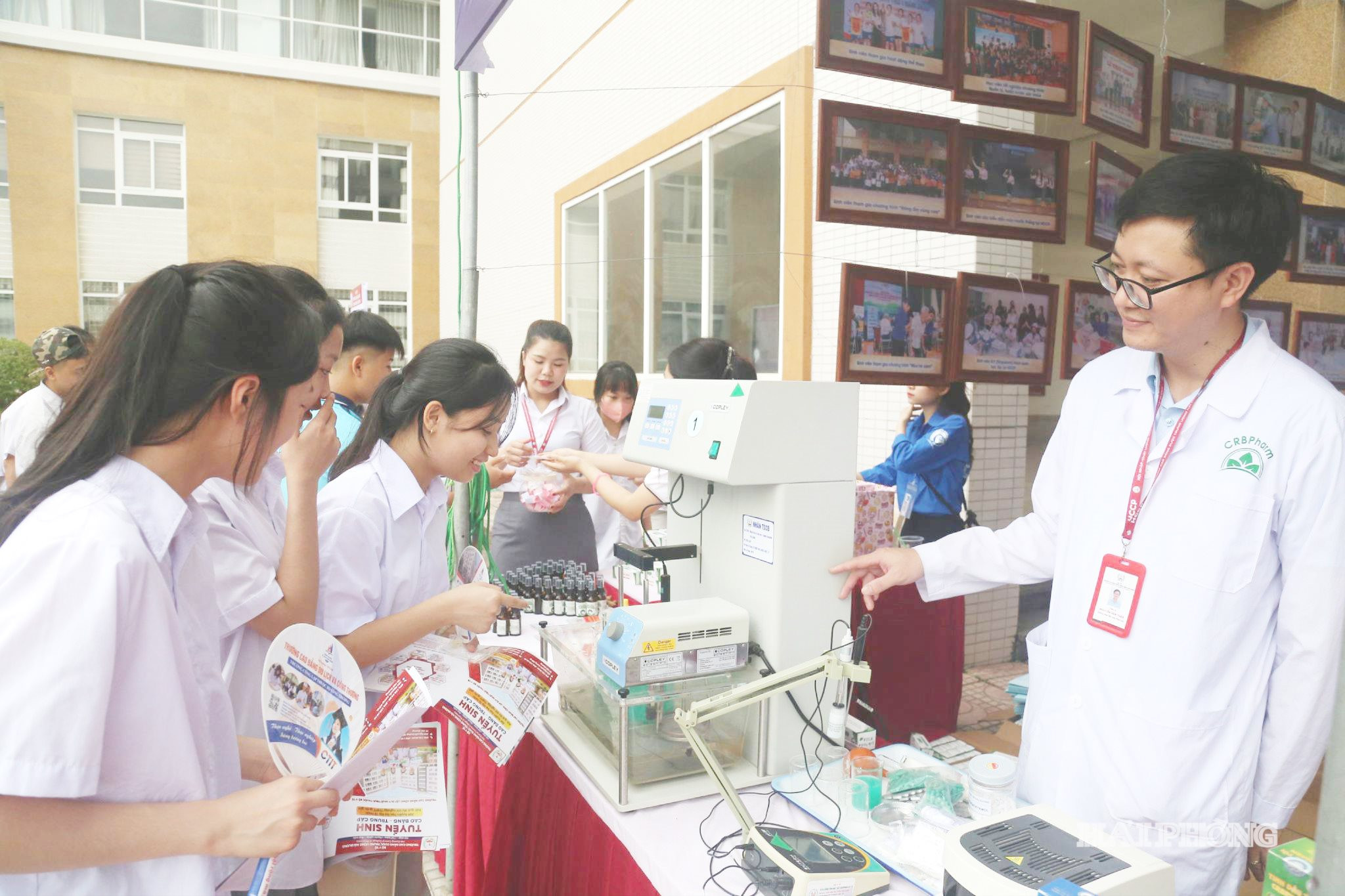 ngay-hoi-giao-duc-nghe-nghiep-1-.jpg