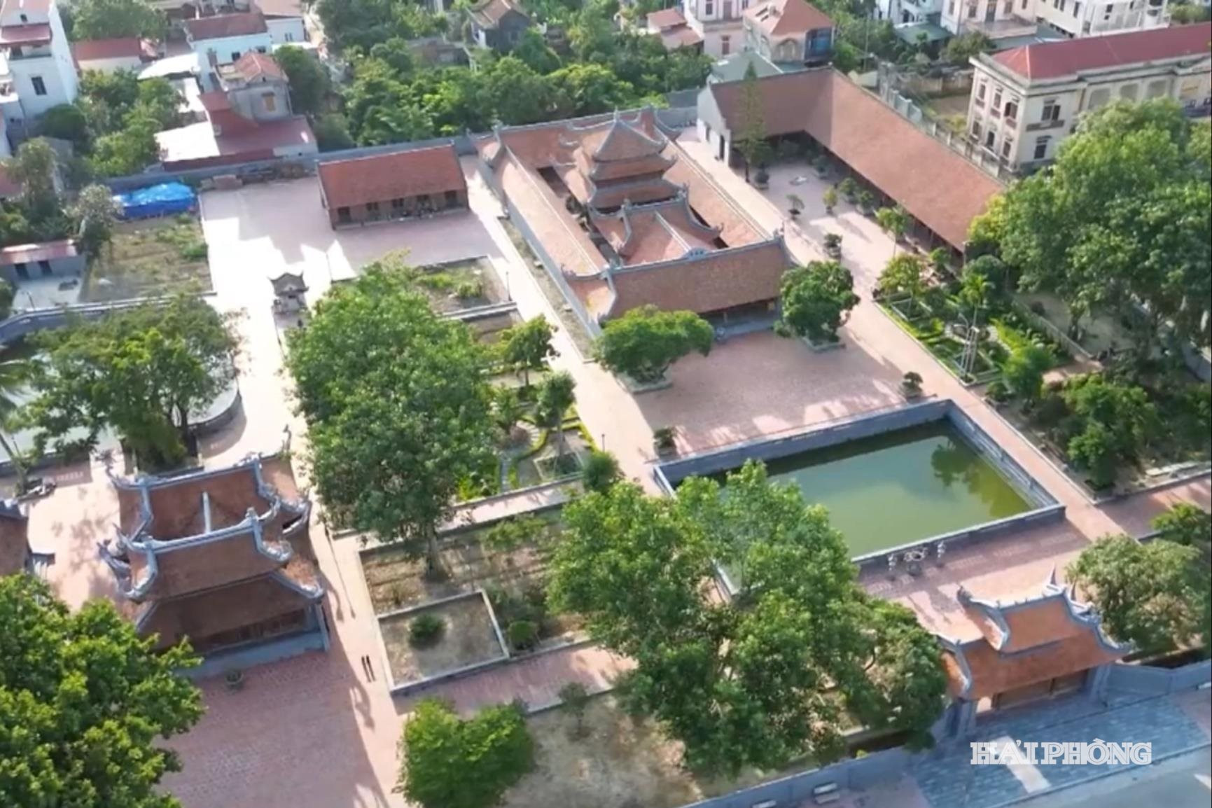 Nhiều di tích sau khi được trùng tu, tôn tạo đã trở thành sản phẩm du lịch hấp dẫn. Ảnh: THÀNH CHUNG