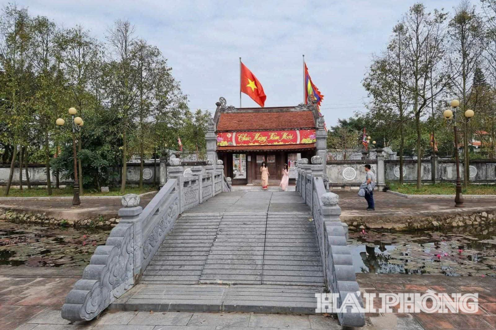 den-tho-khuc-thua-du1(1).jpg