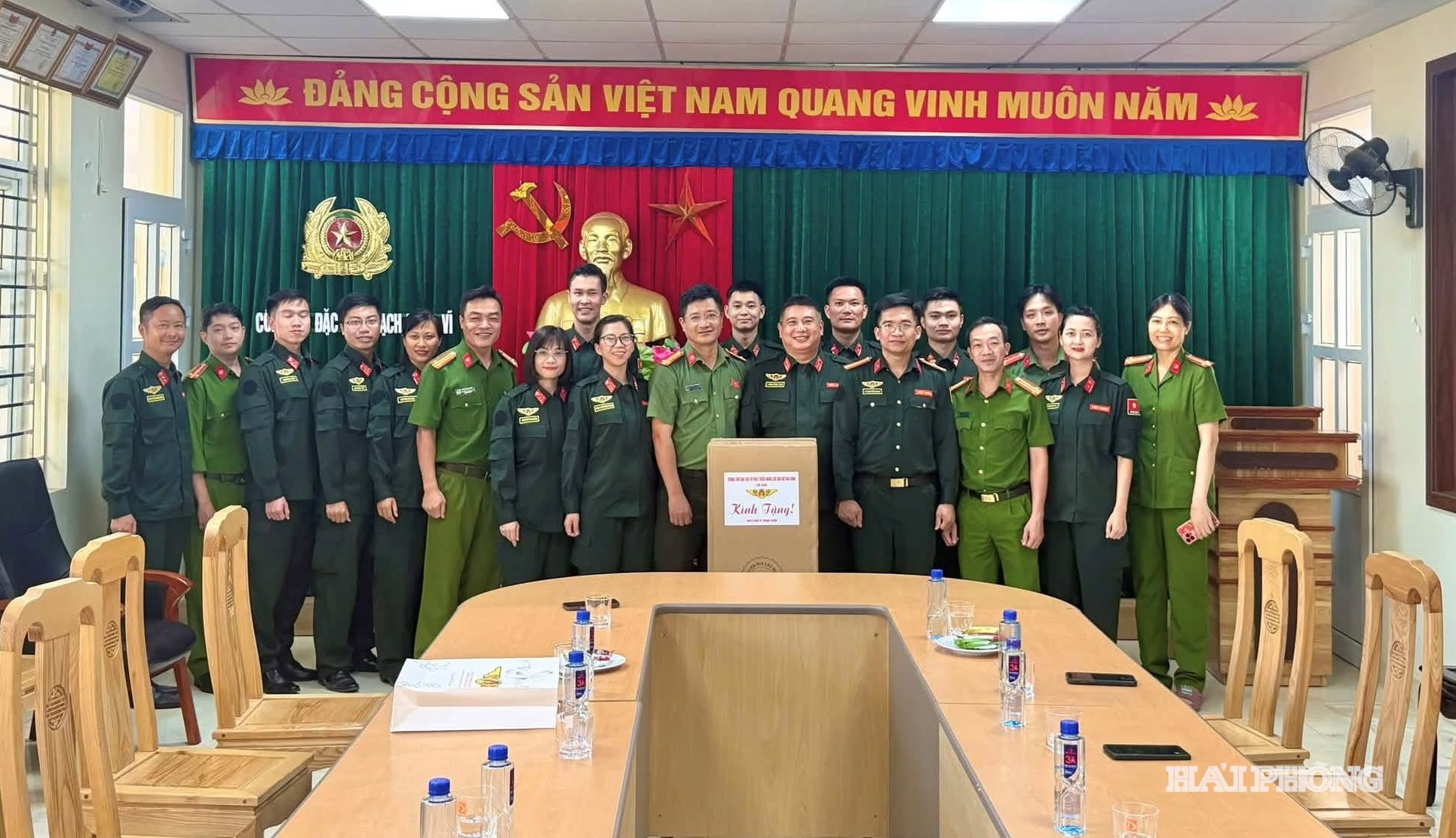 Đoàn tới thăm, làm việc với lực lượng công an đặc khu Bạch Long Vĩ, thành phố Hải Phòng