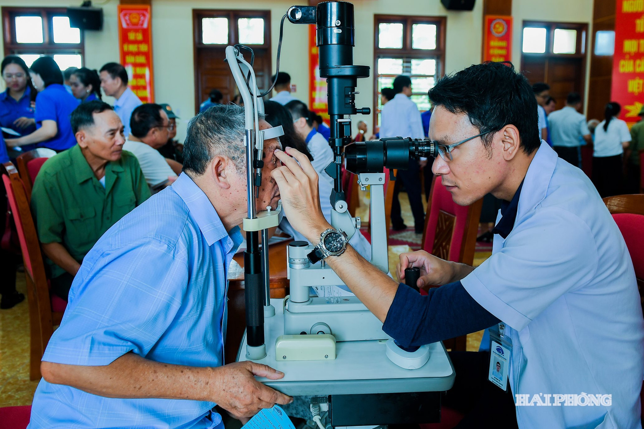 Công tác chăm sóc sức khỏe cho đối tượng chính sách được quan tâm. Dịp này, đội ngũ y, bác sĩ của Bệnh viện Đa khoa Hải Dương, Bệnh viện Mắt quốc tế DND Hải Dương và Viện Y học biển Việt Nam tổ chức khám tổng quát, tư vấn sức khỏe, cấp phát thuốc miễn phí cho 150 cựu thanh niên xung phong, cựu chiến binh, người có công và người cao tuổi tại phường Bắc An Phụ.