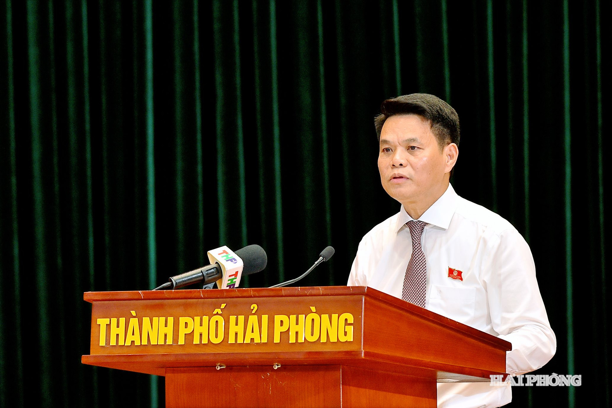 Đồng chí Lê Ngọc Châu, Ủy viên Trung ương Đảng, Bí thư Thành ủy, Trưởng Đoàn đại biểu Quốc hội thành phố Hải Phòng phát biểu chỉ đạo tại Kỳ họp.