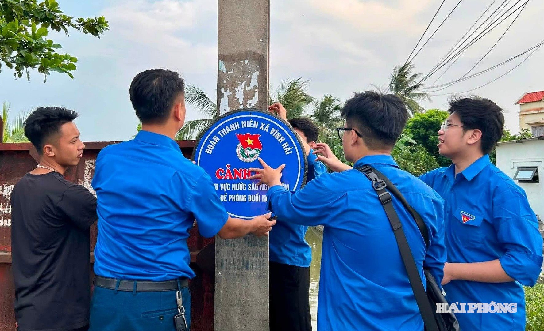 cong-trinh-thanh-nien.jpg