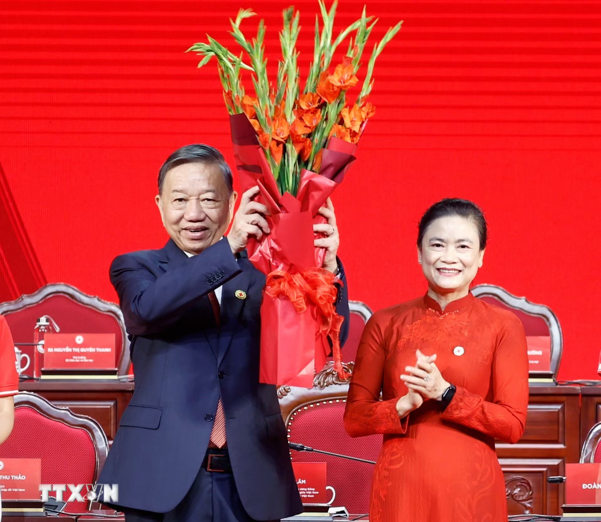ttxvn-khai-mac-trong-the-dai-hoi-dai-bieu-toan-quoc-hoi-chu-thap-do-viet-nam-lan-thu-xii-13.jpg