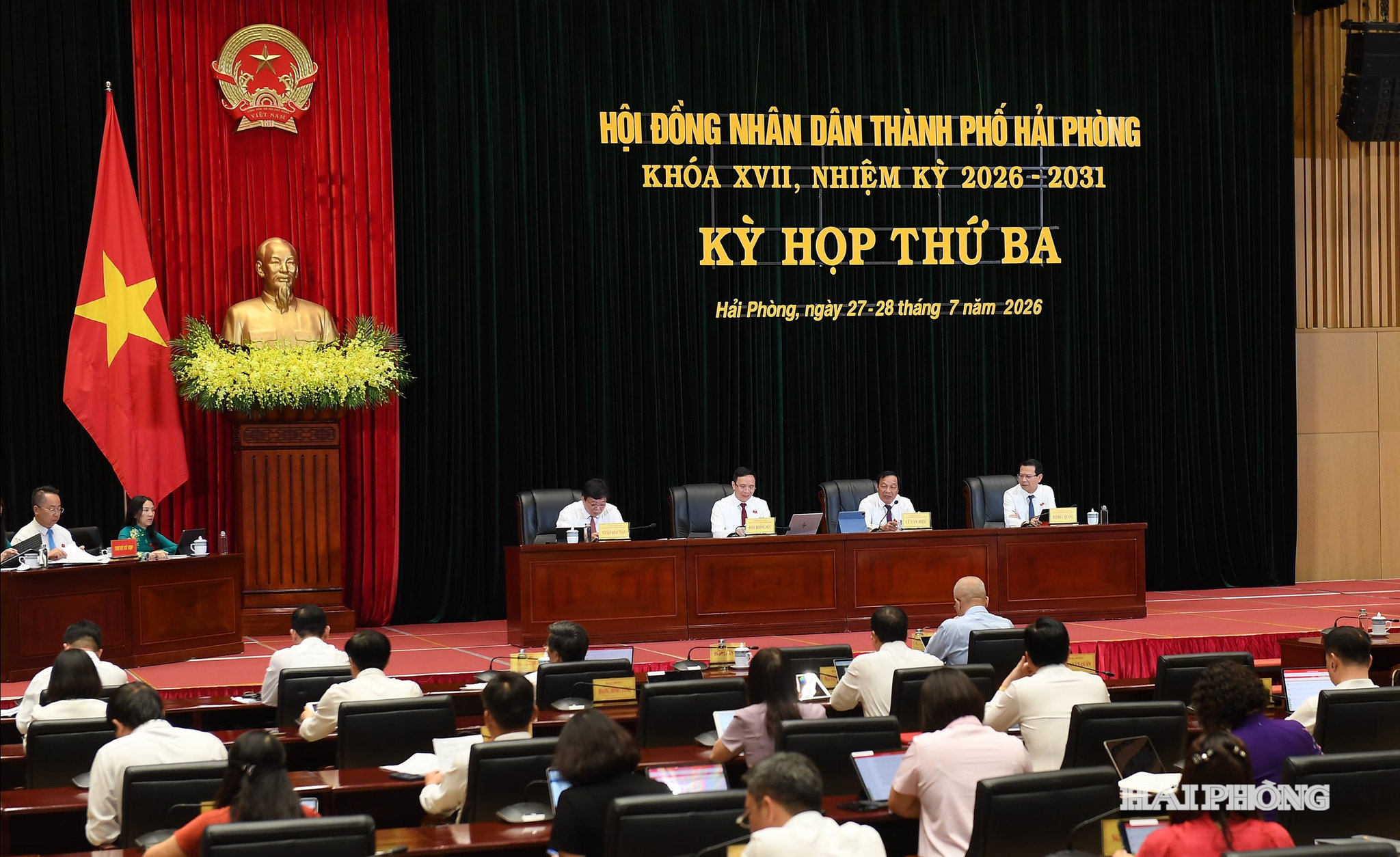 HĐND thành phố Hải Phòng bước vào ngày làm việc thứ hai, tiến hành phiên thảo luận tại hội trường.