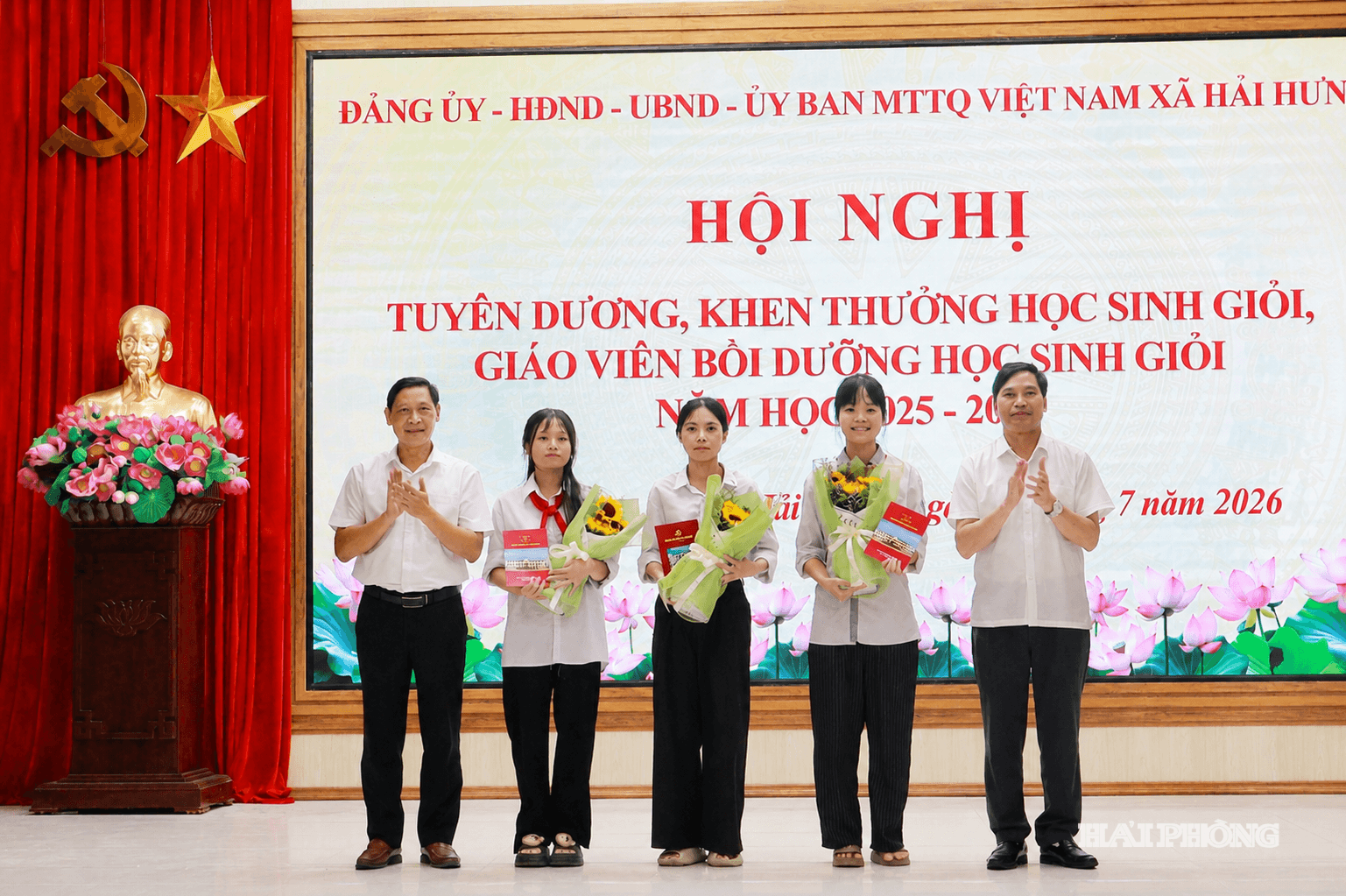 hoc-sinh.png