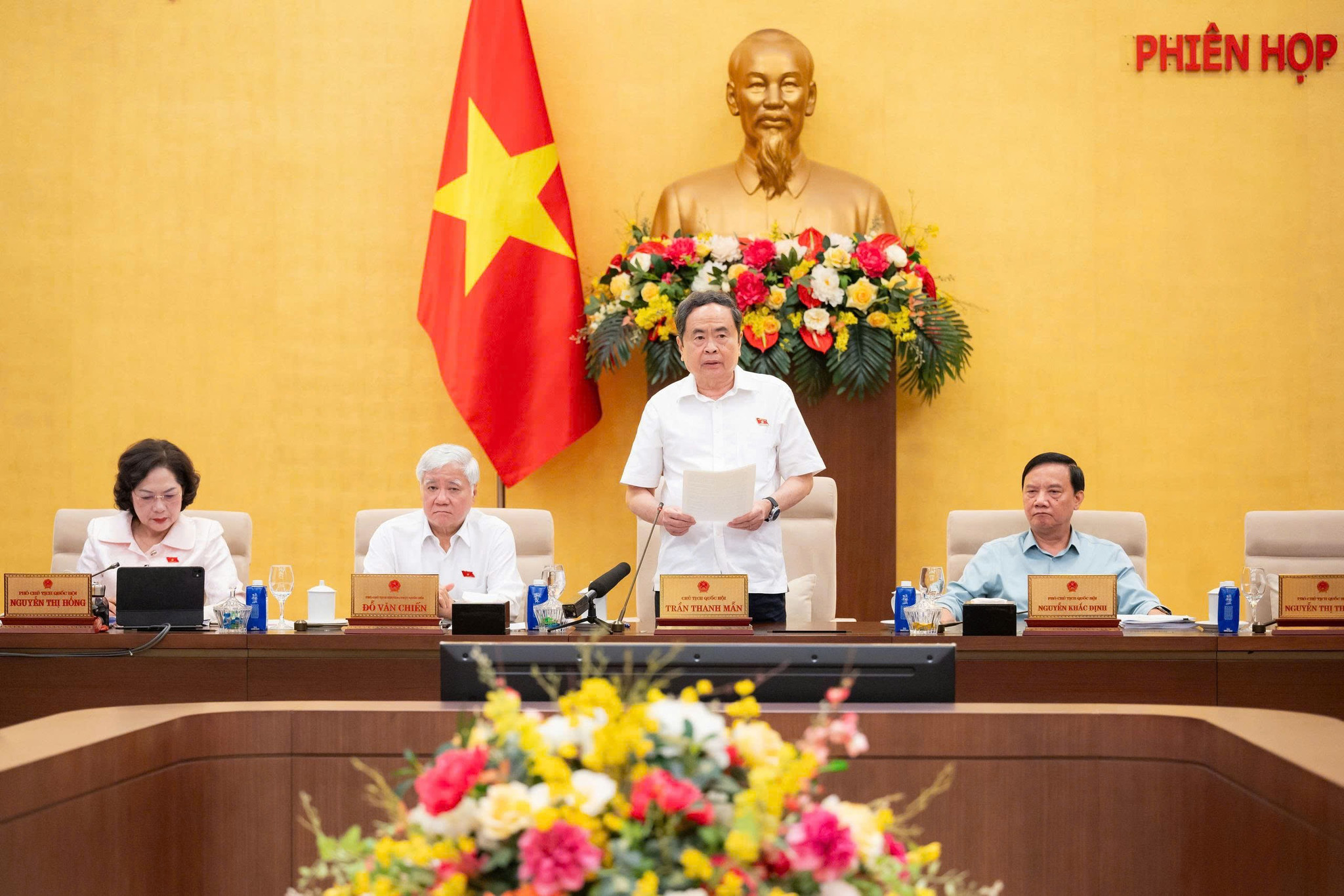 chu-tich-quoc-hoi-phat-bieu-be-mac.jpg