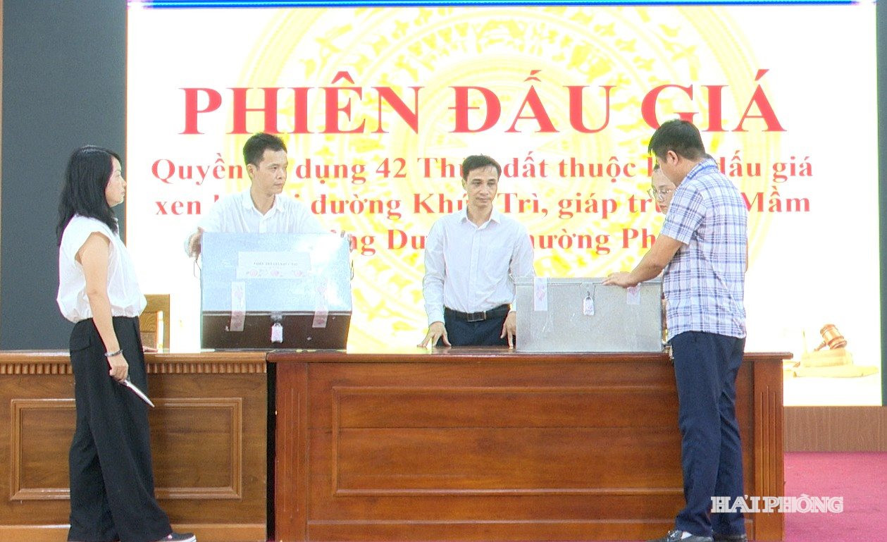 dau-gia-dat-phu-lien-khuc-tri.jpg