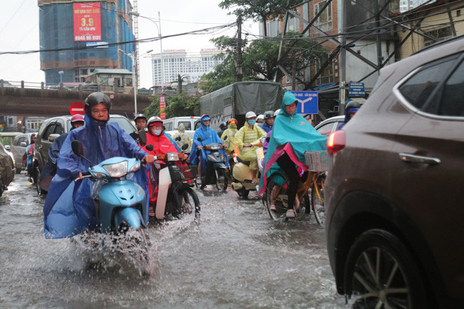 Bắc Bộ có mưa rào và dông rải rác, cục bộ có nơi mưa to.