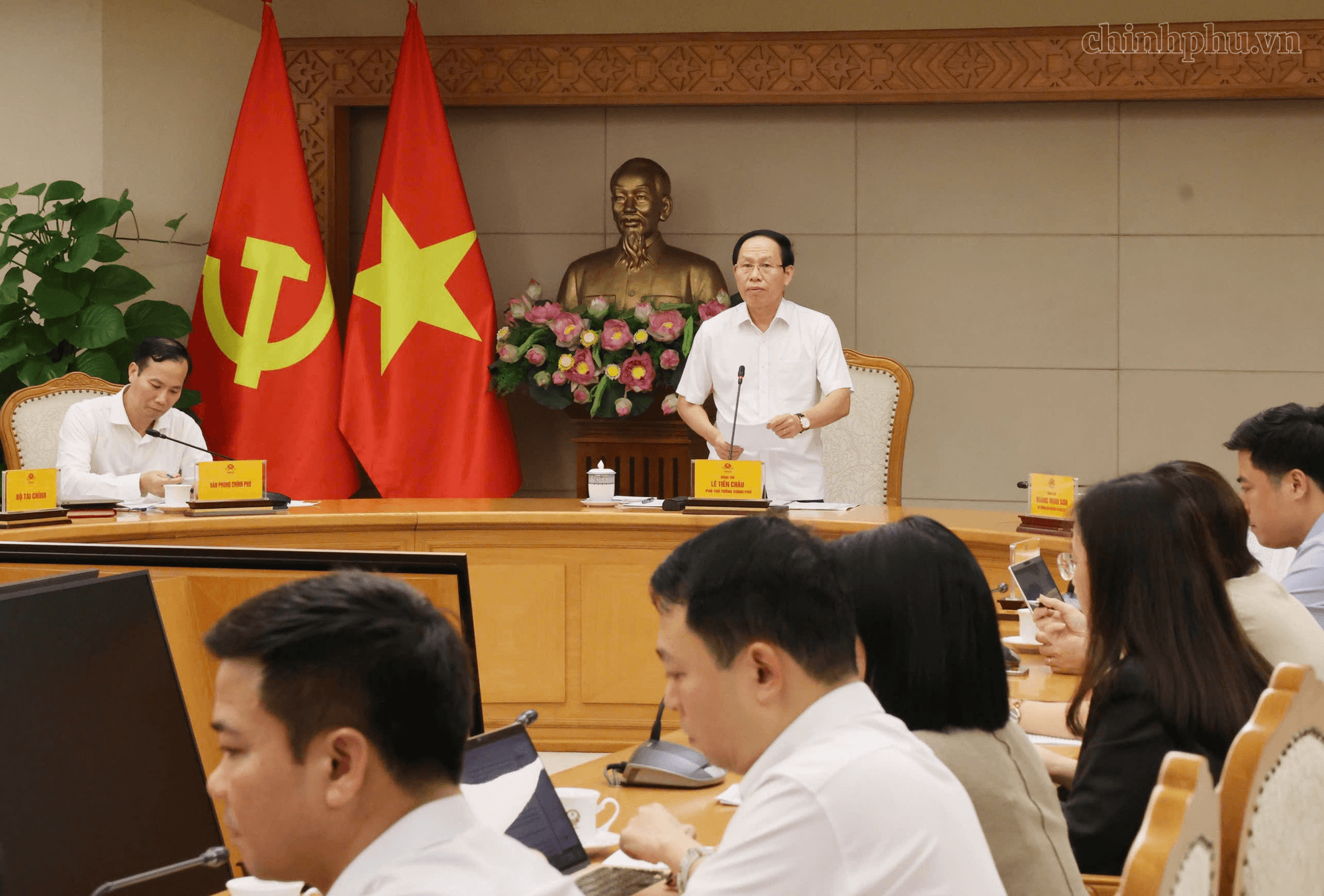 le-tien-chau-hop-giao-duc.png