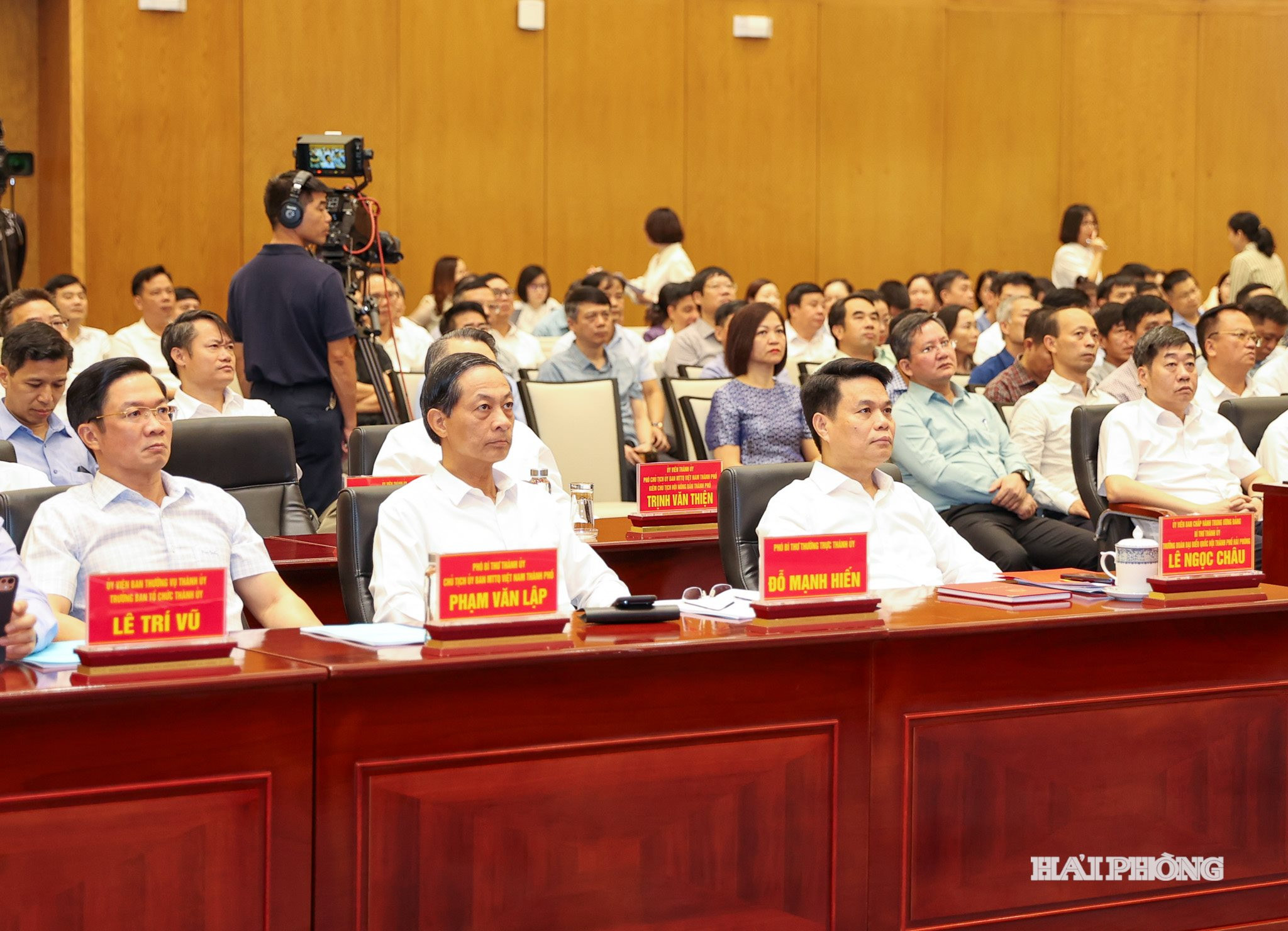 Các đồng chí: Lê Ngọc Châu, Ủy viên Trung ương Đảng, Bí thư Thành ủy, Trưởng đoàn Đại biểu Quốc hội Hải Phòng; Đỗ Mạnh Hiến, Phó Bí thư Thường trực Thành ủy; Phạm Văn Lập, Phó Bí thu Thành ủy, Chủ tịch Ủy ban MTTQ Việt Nam thành phố dự hội nghị tại điểm cầu Hải Phòng