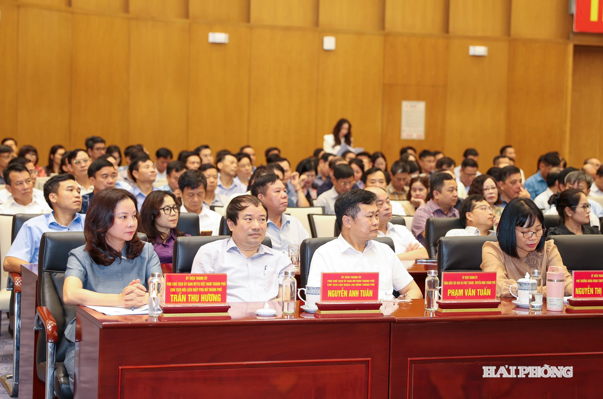 Cá đại biểu dự hội nghị