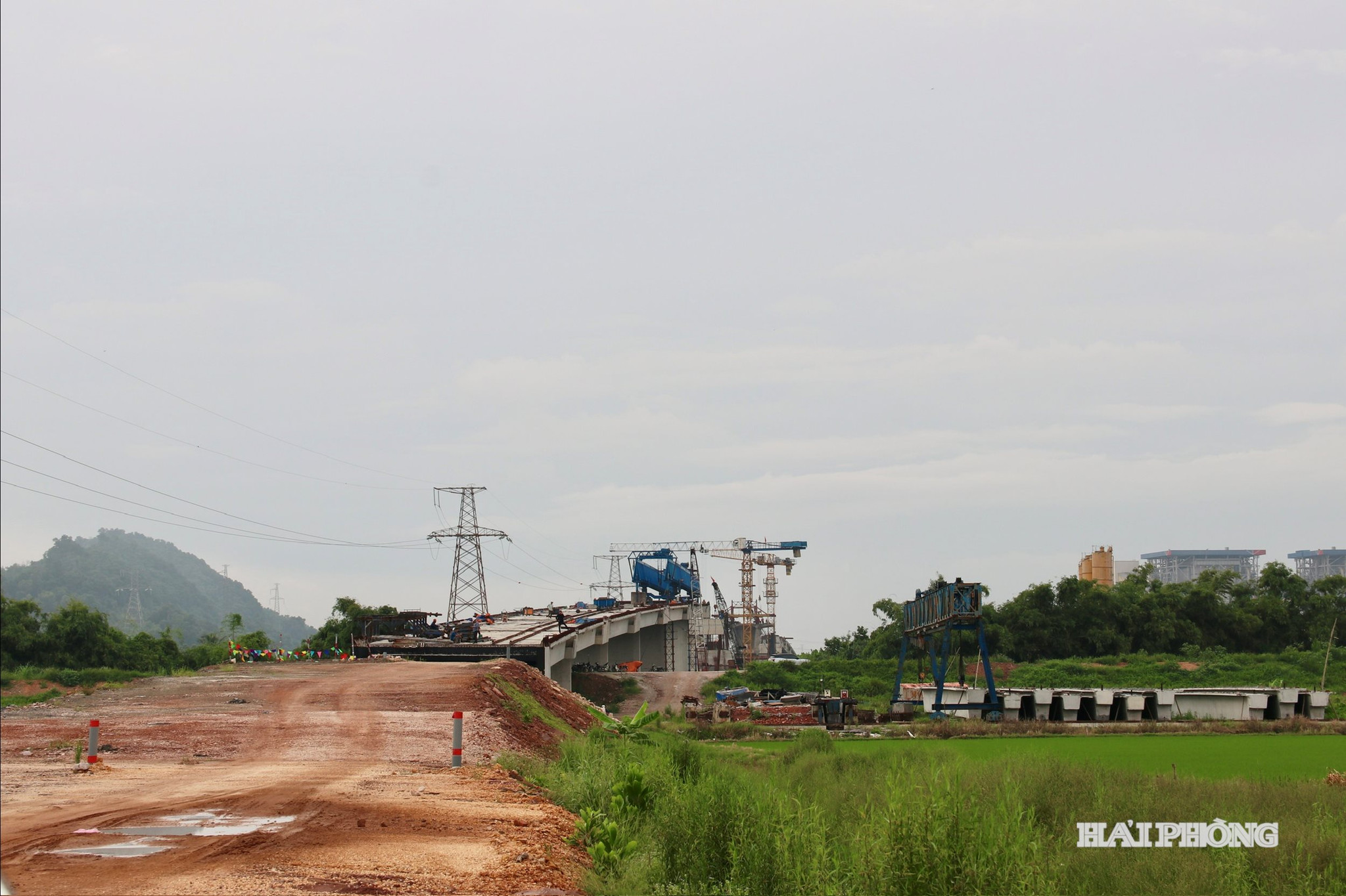 cau-van-va-duong-dan.jpg