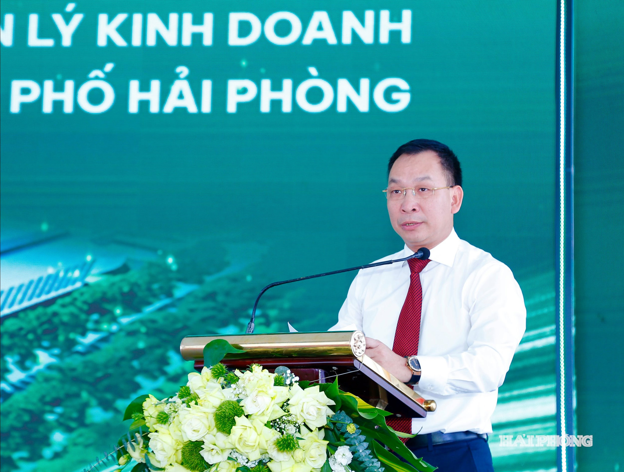 Đống chí Phạm Văn Định, Chủ tịch UBND xã Kiến Hưng phát biểu tại lễ khởi công .