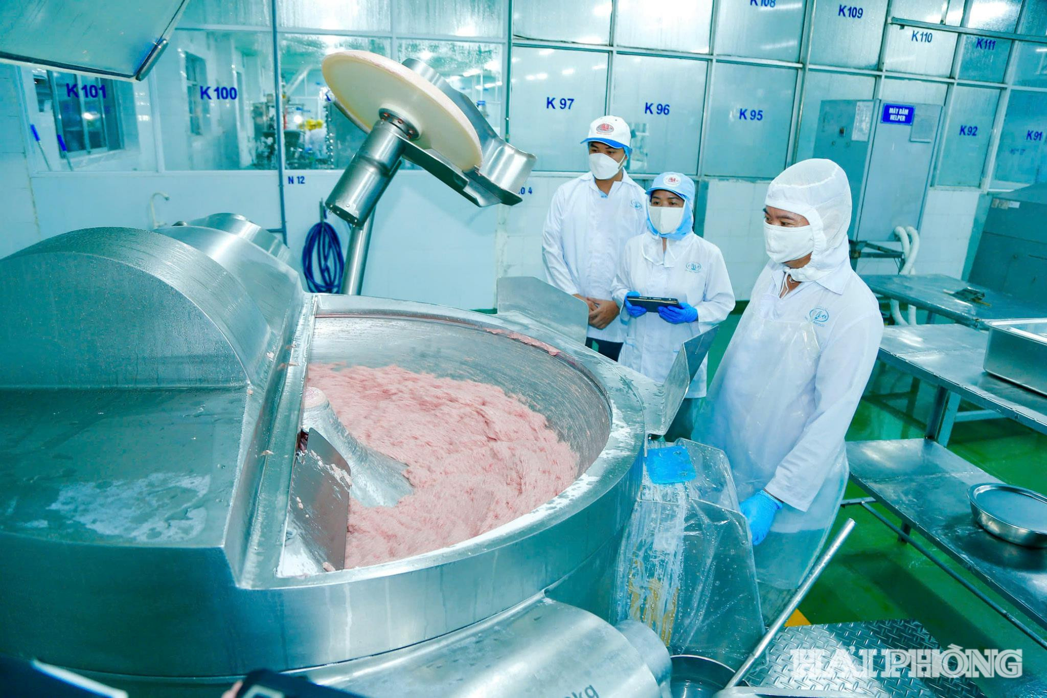Quy trình sản xuất được doanh nghiệp kiểm soát nghiêm ngặt. ảnh: MINH TRÍ