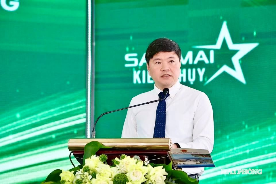 Đồng chí Hoàng Minh Cường, Phoa chủ tịch UBND thành phố phát biểu tại lễ khởi công.
